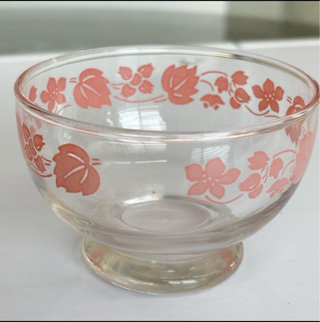 ヘーゼルアトラス　ピンクアイビー　デザートカップとプレートのセット