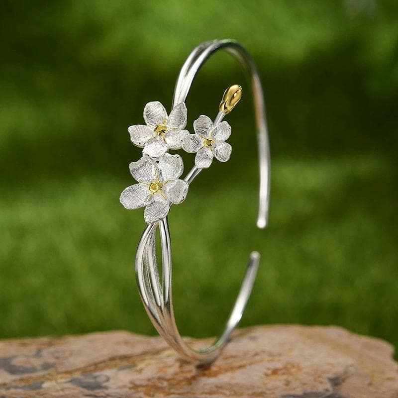 ワスレナグサのバングル - 毎日のおしゃれに華を添えてくれる　R420