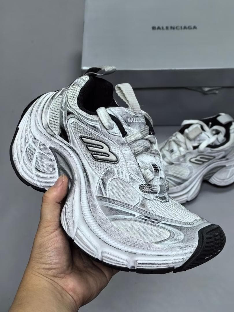 bàlénciagàスニーカー 42