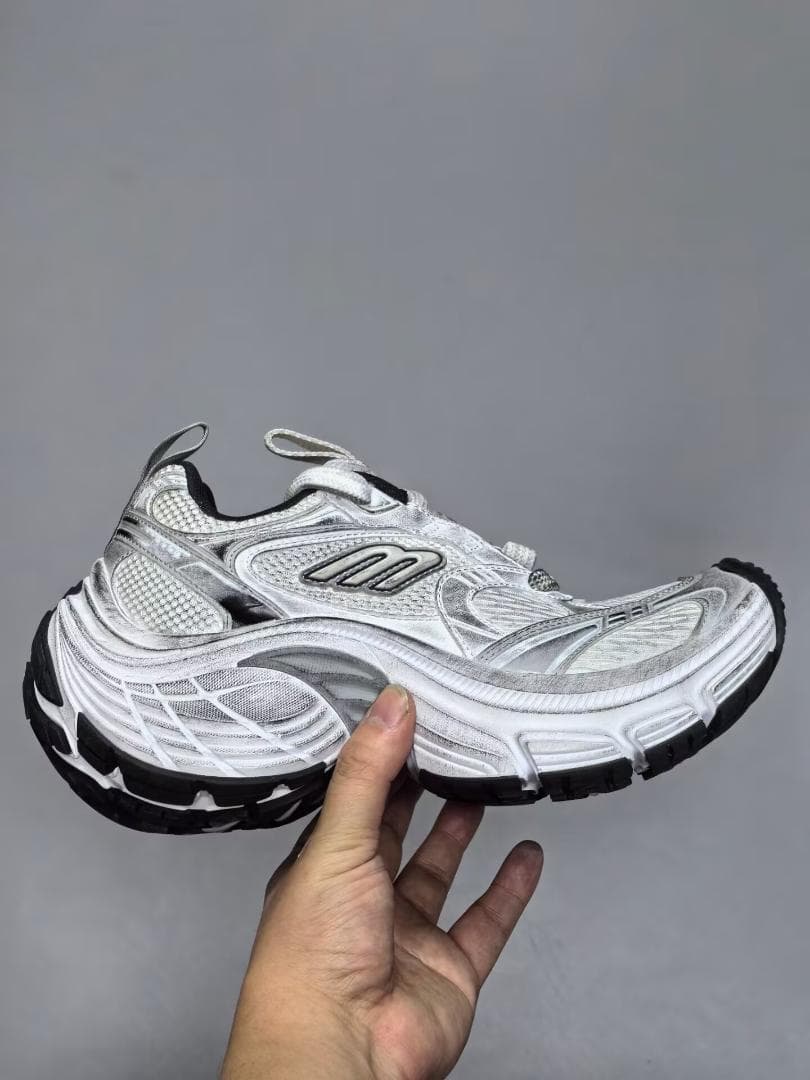 bàlénciagàスニーカー 42