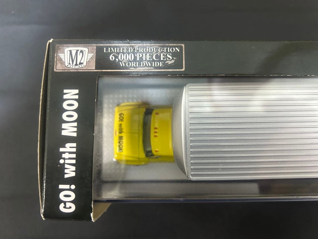 M2 マシーンズ ムーンアイズ　シボレートラックミニカー