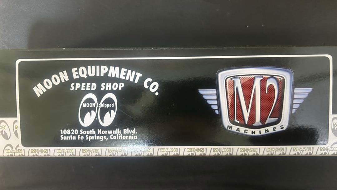 M2 マシーンズ ムーンアイズ　シボレートラックミニカー