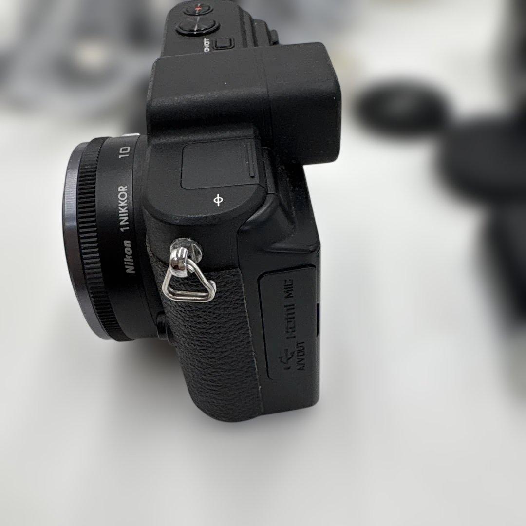 美品　Nikon 1 V1 10mmレンズキット