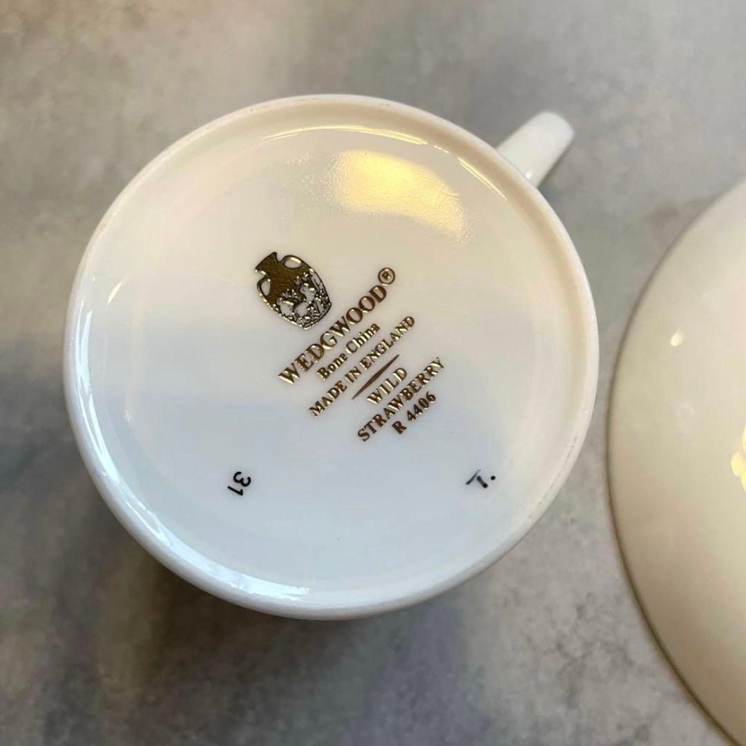 新品ウェッジウッドストロベリーC＆Sペアとサンドイッチ皿1枚のティータイムセット