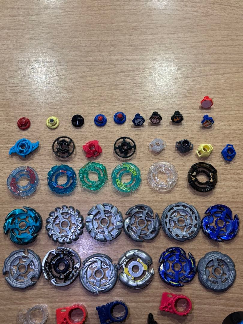 メタルファイトベイブレード まとめ売り ランチャー4個と余りパーツあり