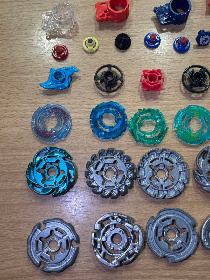 メタルファイトベイブレード まとめ売り ランチャー4個と余りパーツあり