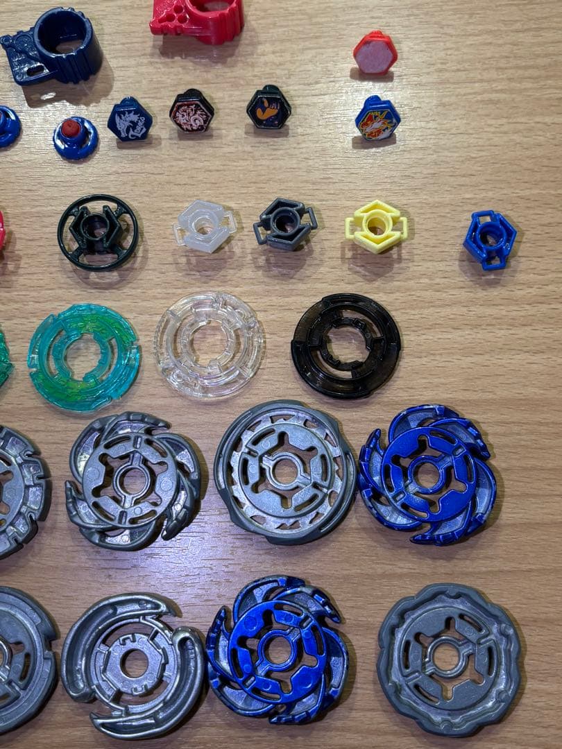 メタルファイトベイブレード まとめ売り ランチャー4個と余りパーツあり