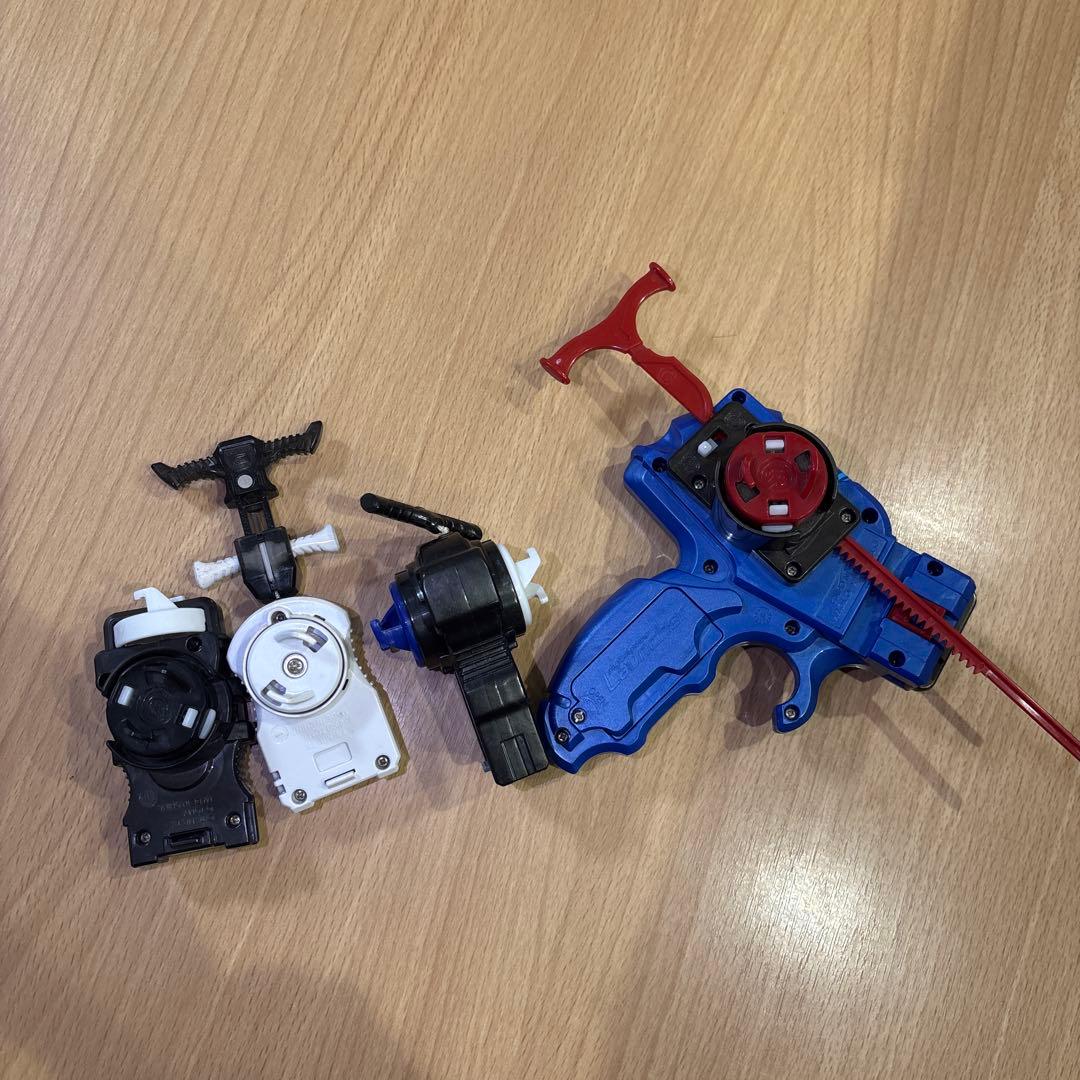 メタルファイトベイブレード まとめ売り ランチャー4個と余りパーツあり