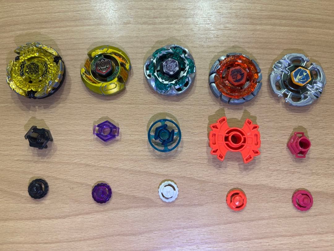 メタルファイトベイブレード まとめ売り ランチャー4個と余りパーツあり