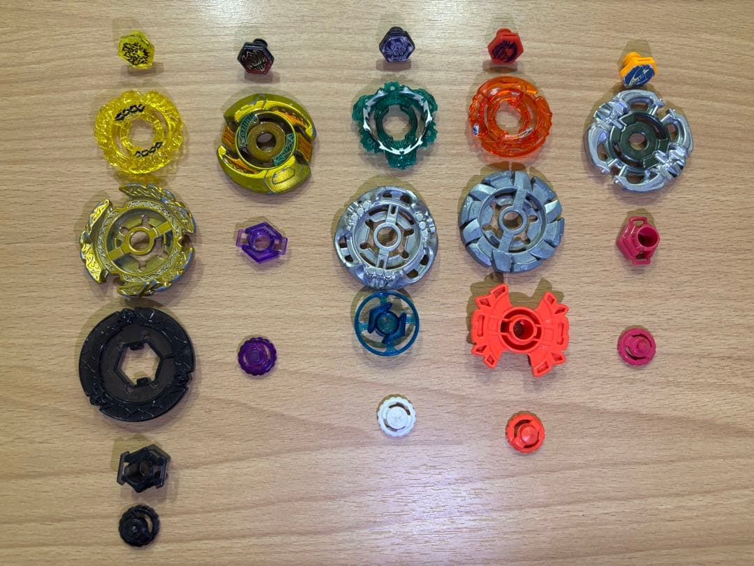 メタルファイトベイブレード まとめ売り ランチャー4個と余りパーツあり