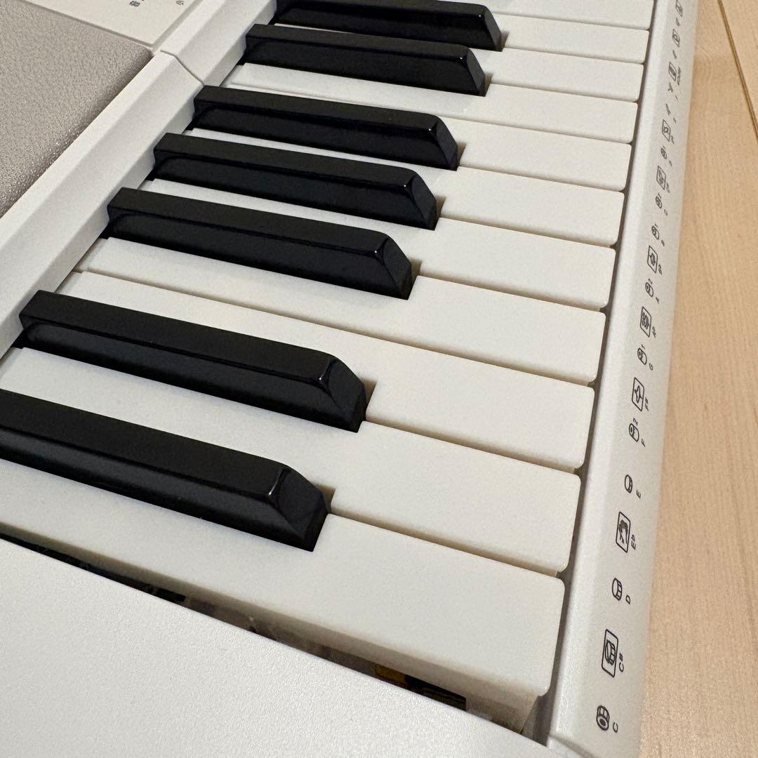 CASIO LK-516 ホワイト キーボード ピアノ
