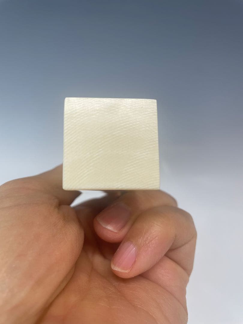 天然素材の三味線バチとケース　開き135mm 重さ263.9g 撥