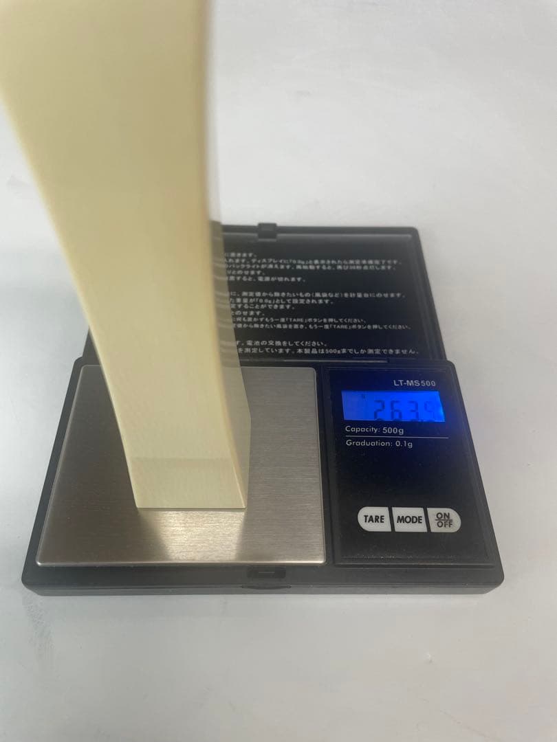 天然素材の三味線バチとケース　開き135mm 重さ263.9g 撥