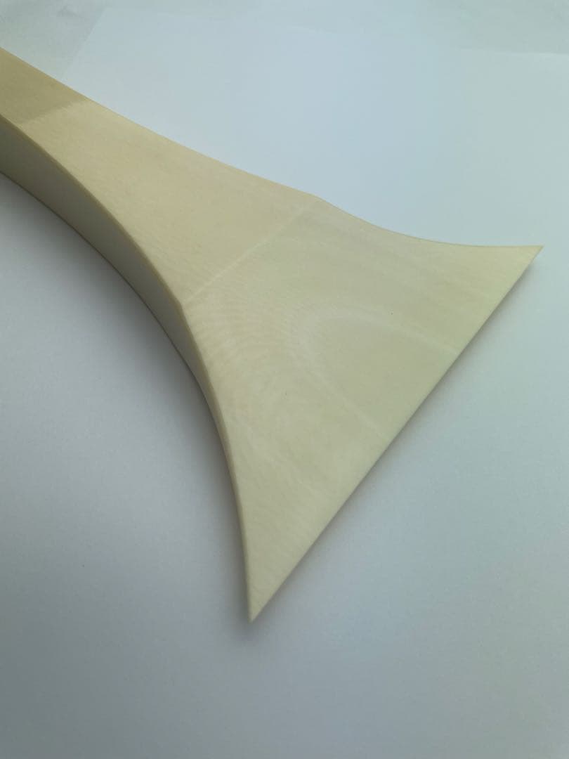 天然素材の三味線バチとケース　開き135mm 重さ263.9g 撥