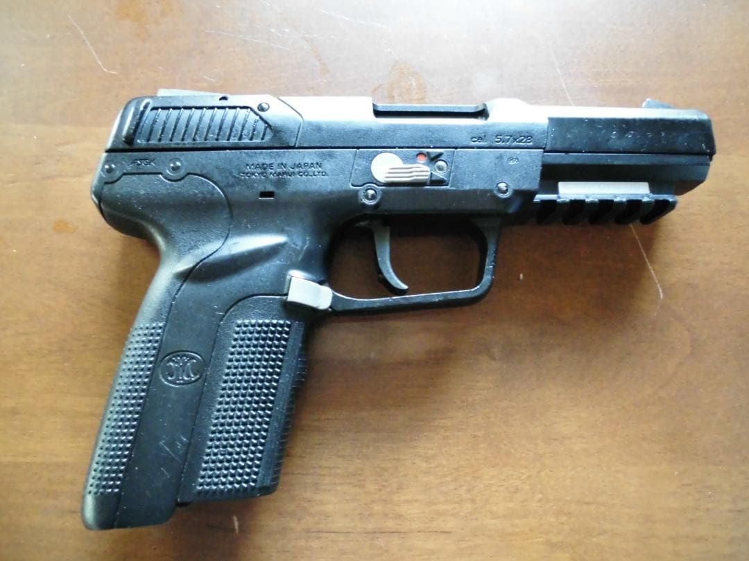 東京マルイ FN5-7　ガスブロプラスチック製ジャンク