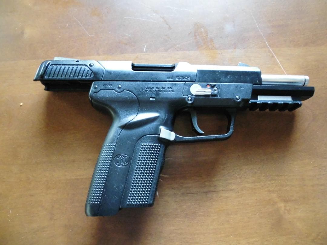 東京マルイ FN5-7　ガスブロプラスチック製ジャンク
