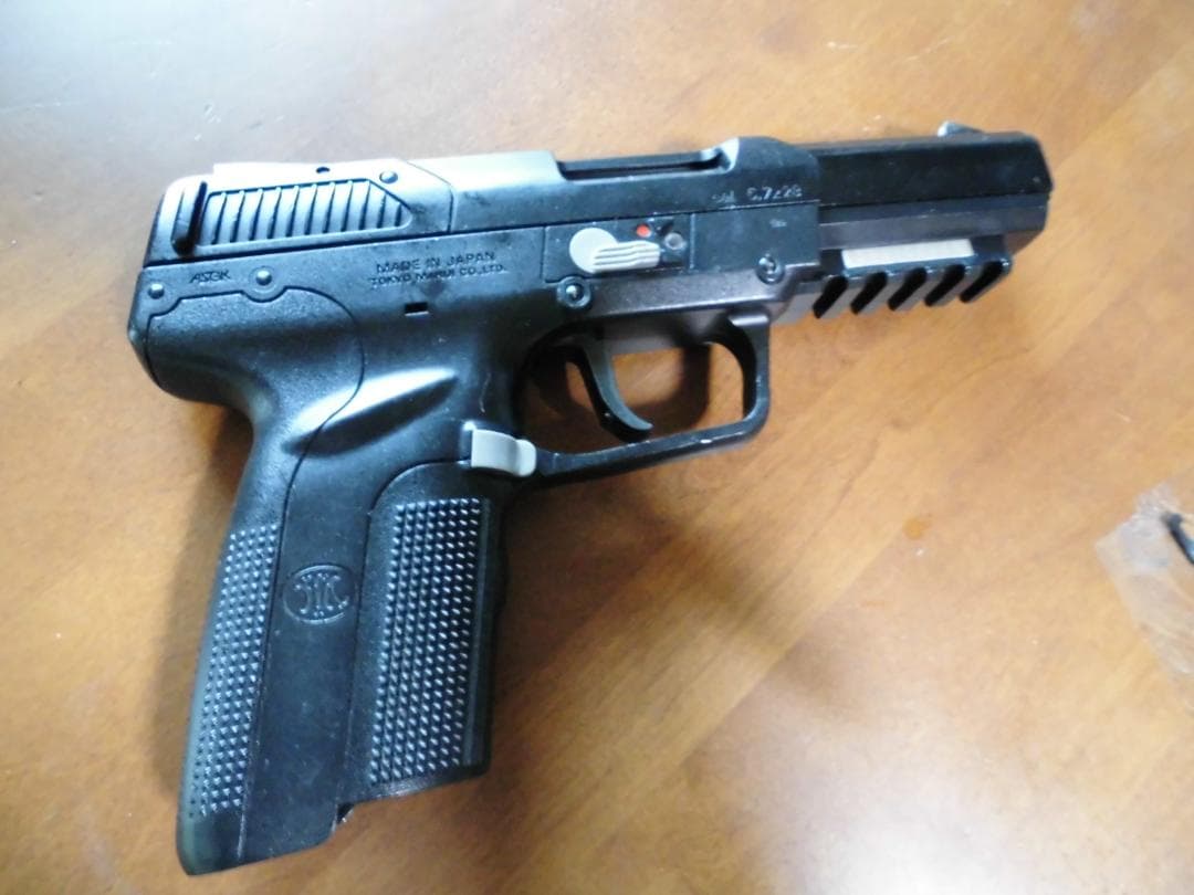 東京マルイ FN5-7　ガスブロプラスチック製ジャンク