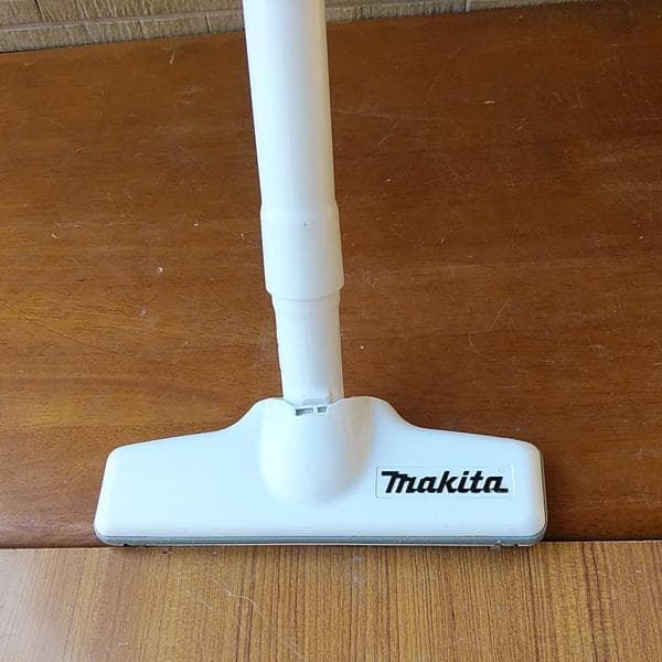 Makita マキタ コードレス掃除機CL107 紙パック式　電池・充電器付