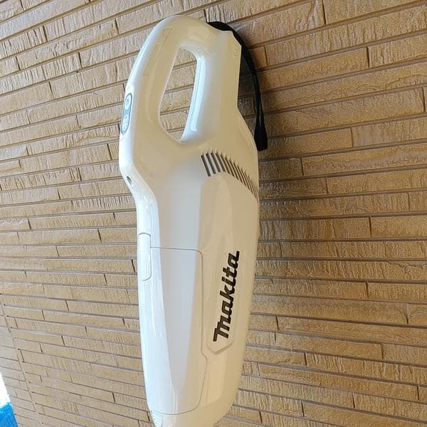 Makita マキタ コードレス掃除機CL107 紙パック式　電池・充電器付