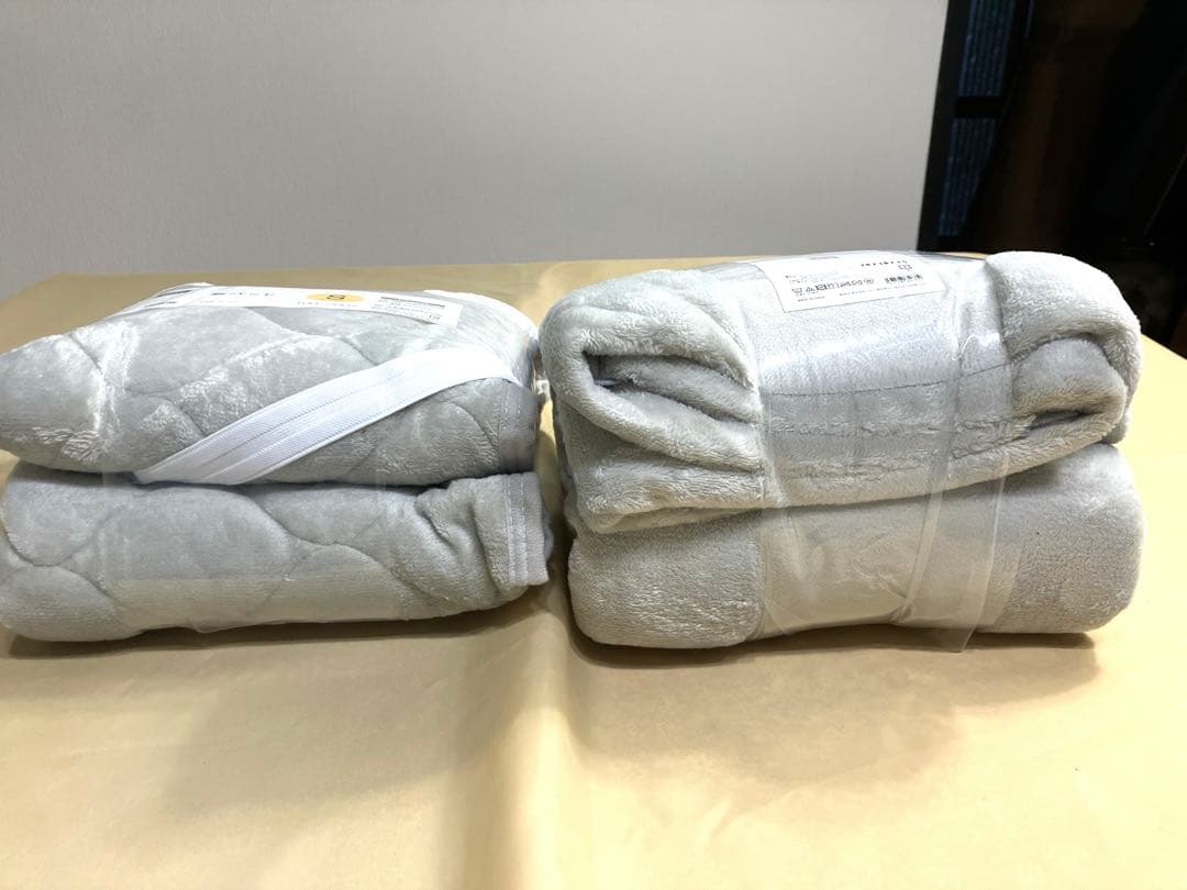 ニトリ　あったかボリューム毛布140x190cm/ヤワラカタッチ敷きパッド　②