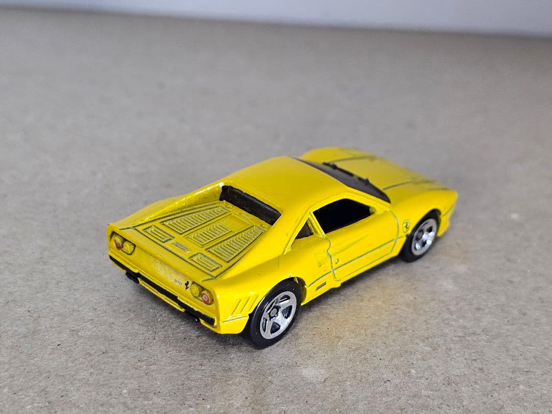 ホットウィール、フェラーリ 288 GTO 黄（ルース）