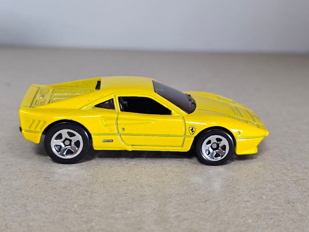 ホットウィール、フェラーリ 288 GTO 黄（ルース）
