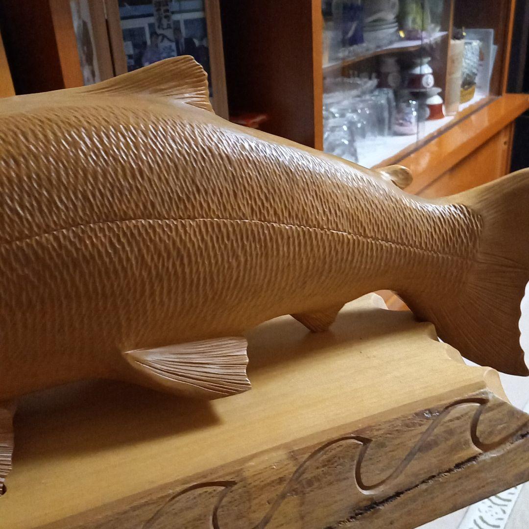 北海道のイトウの木彫り