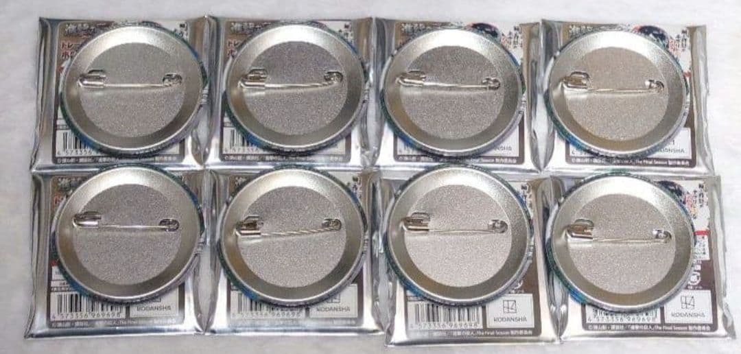 進撃の巨人　WITSTUDIO　ホログラム缶バッジ　リヴァイ　8個セット！