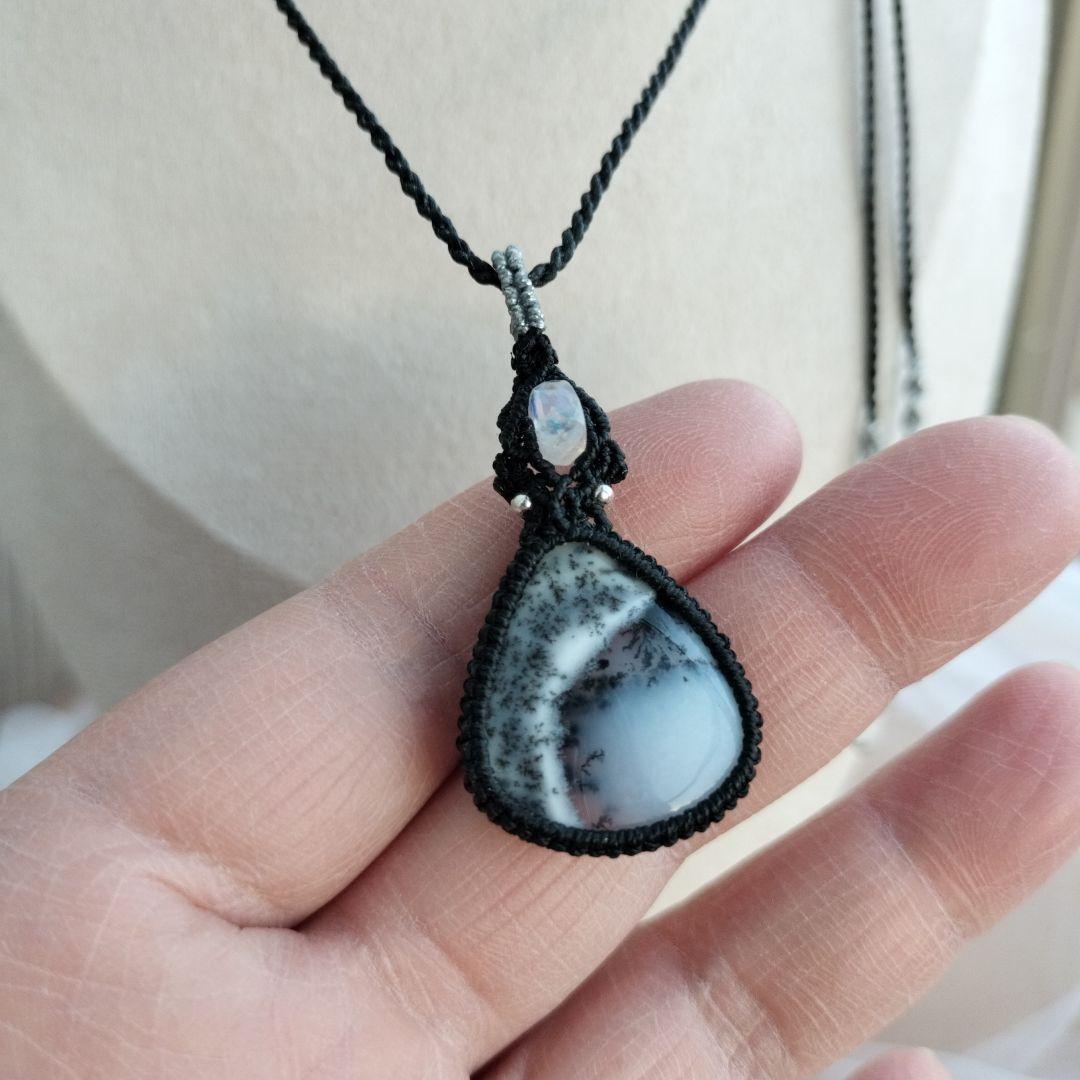 デンドライトオパール　ブルームーンストーン　マクラメ編みネックレス他1点同梱