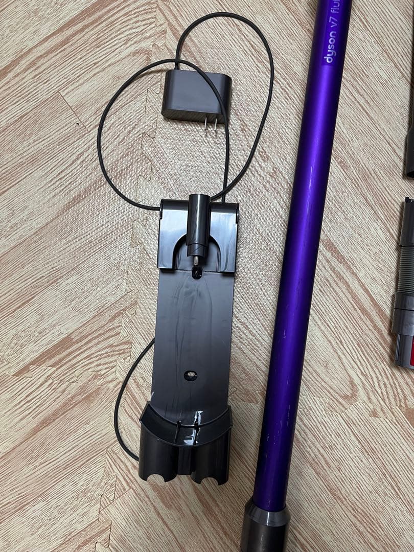 【ジャンク品】ダイソン コードレスクリーナー　SV11