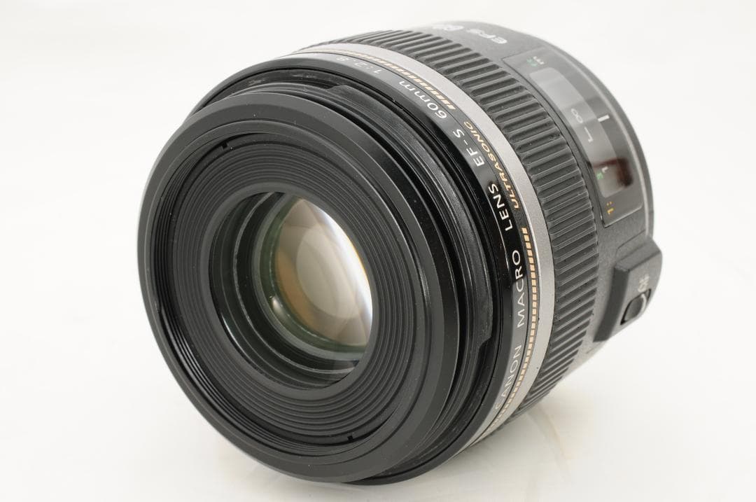 【単焦点マクロレンズ】 Canon EF-S 60mm F2.8 USM