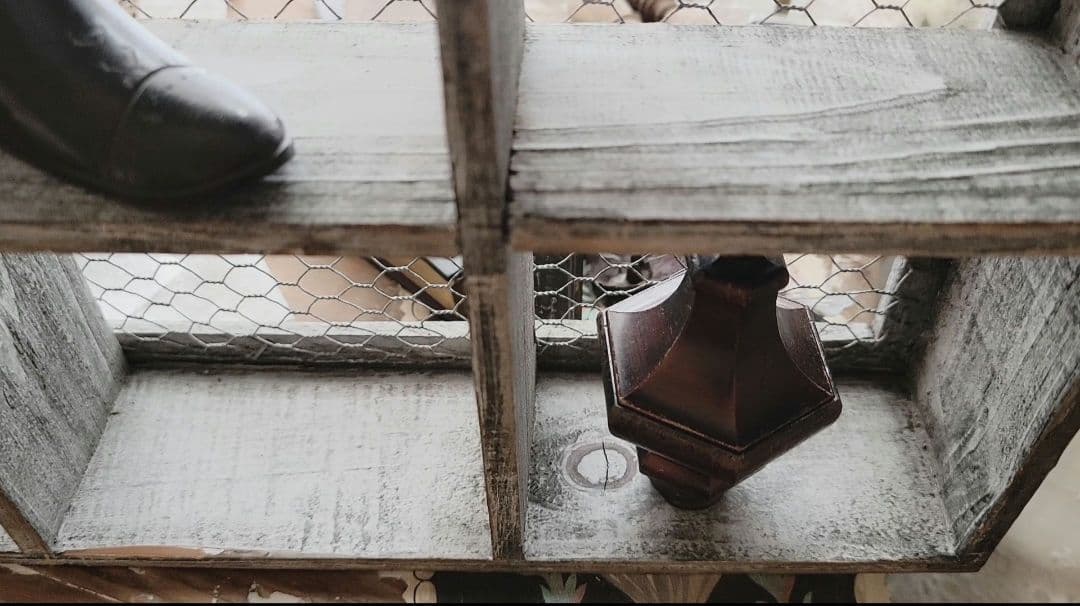 アンティーク　ウッドシェルフ　ウォールラック　アイアンメッシュ　フレンチシャビー