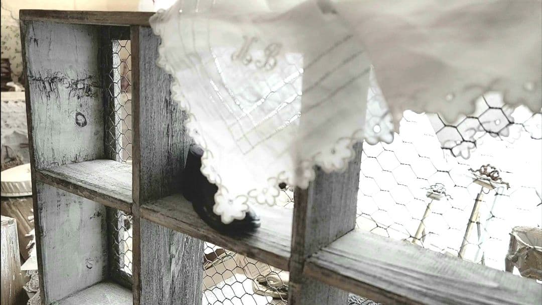 アンティーク　ウッドシェルフ　ウォールラック　アイアンメッシュ　フレンチシャビー