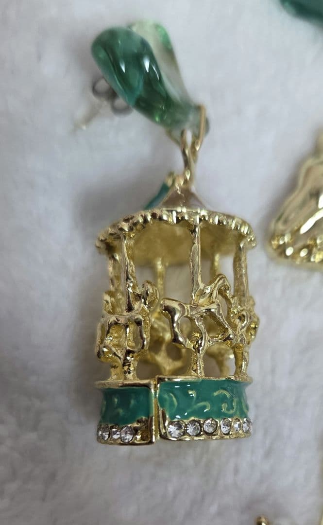 ハンドメイド ピアス メリーゴーランド