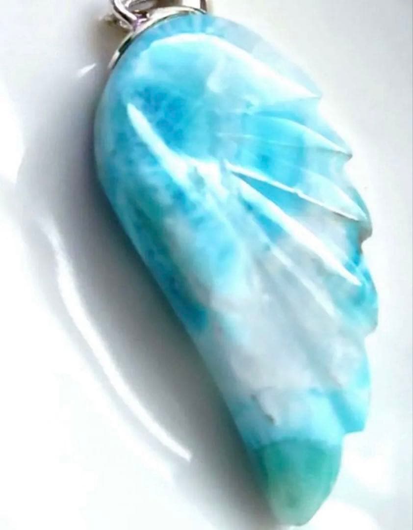 【まるで絵画】　希少天然カラー　高級ラリマー　天使の羽根ペンダントトップ