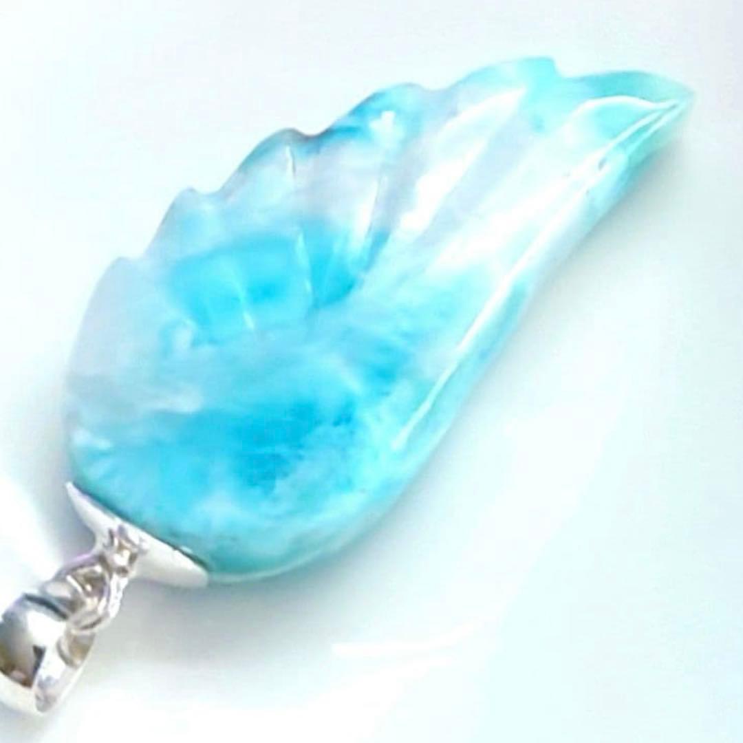 【まるで絵画】　希少天然カラー　高級ラリマー　天使の羽根ペンダントトップ