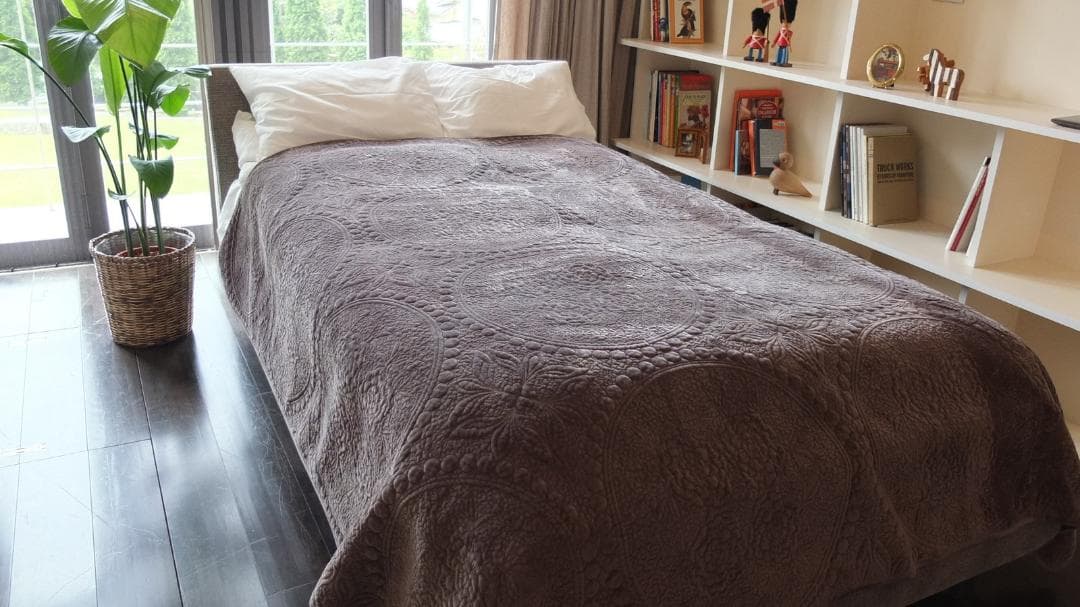 キルトマルチカバー ベッドスプレッド ２００ｘ２５０ｃｍホワイトベッドカバー