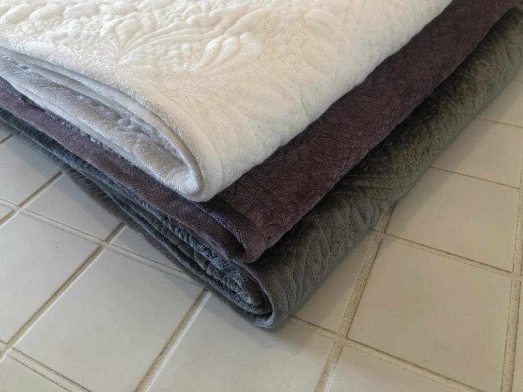 キルトマルチカバー ベッドスプレッド ２００ｘ２５０ｃｍホワイトベッドカバー