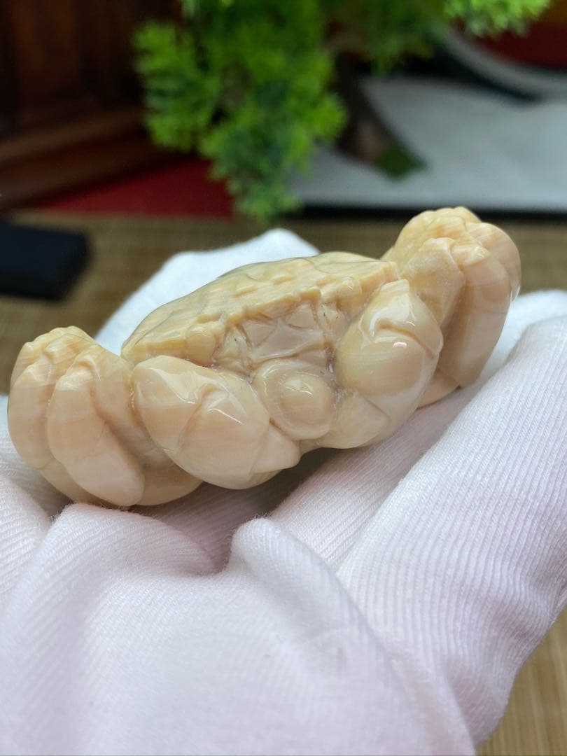 天然マンモス牙美しい手作り彫刻　カニ手遊び　握り物　置物