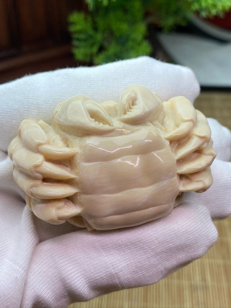 天然マンモス牙美しい手作り彫刻　カニ手遊び　握り物　置物