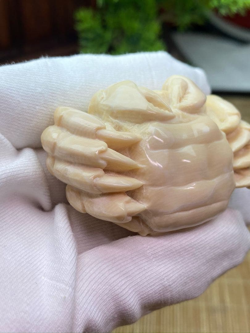 天然マンモス牙美しい手作り彫刻　カニ手遊び　握り物　置物