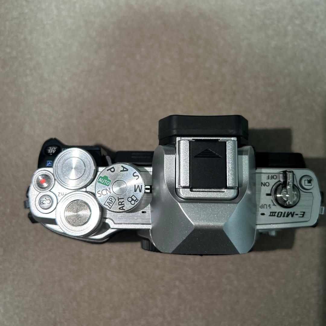 OLYMPUS OM-D E-M10 Mark III ダブルズームレンズキット