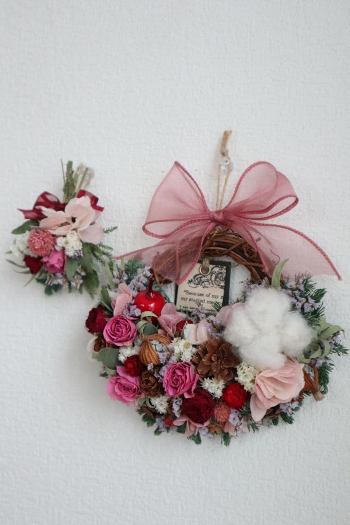 ドライフラワーꕤ︎︎スプレーバラと木の実いっぱい花籠リースꕤ壁飾り