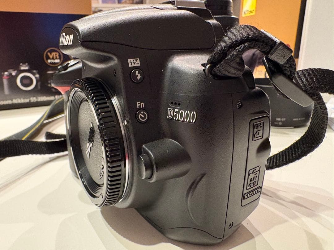 Nikon D5000 デジタル一眼レフ ダブルズームキット