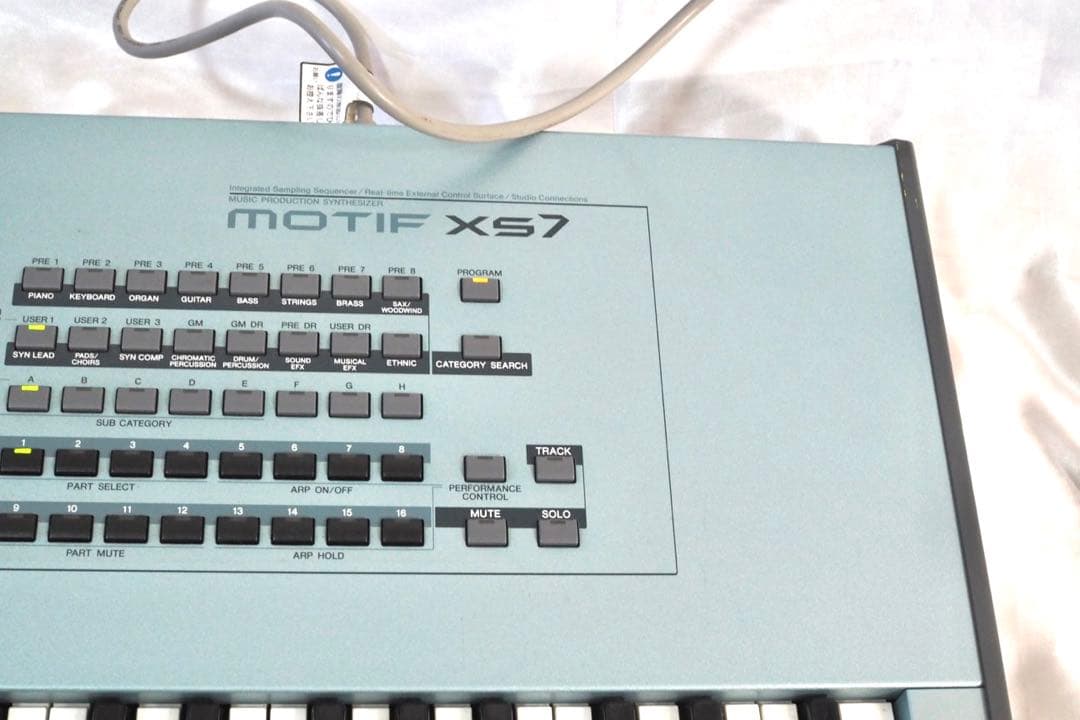 YAMAHA MOTIF XS7 シンセサイザー ハードケース付き