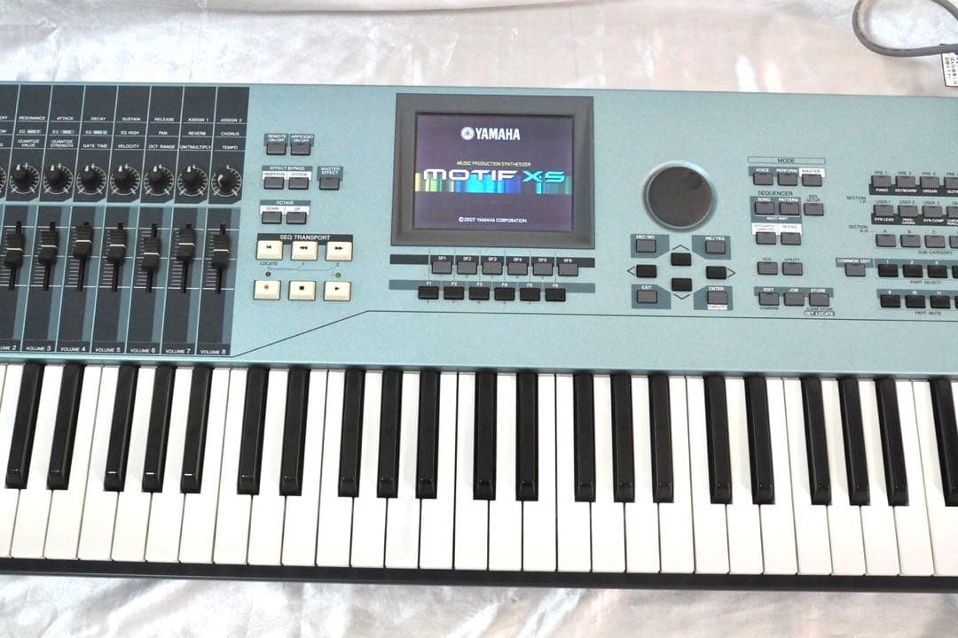 YAMAHA MOTIF XS7 シンセサイザー ハードケース付き