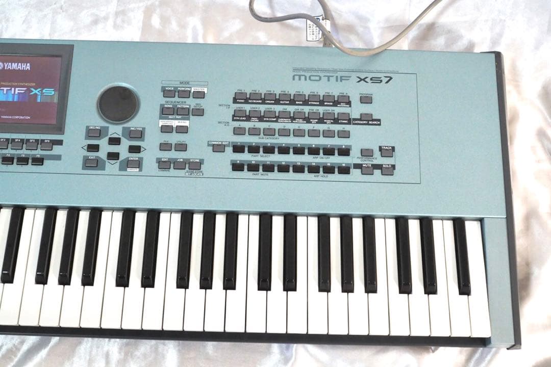 YAMAHA MOTIF XS7 シンセサイザー ハードケース付き