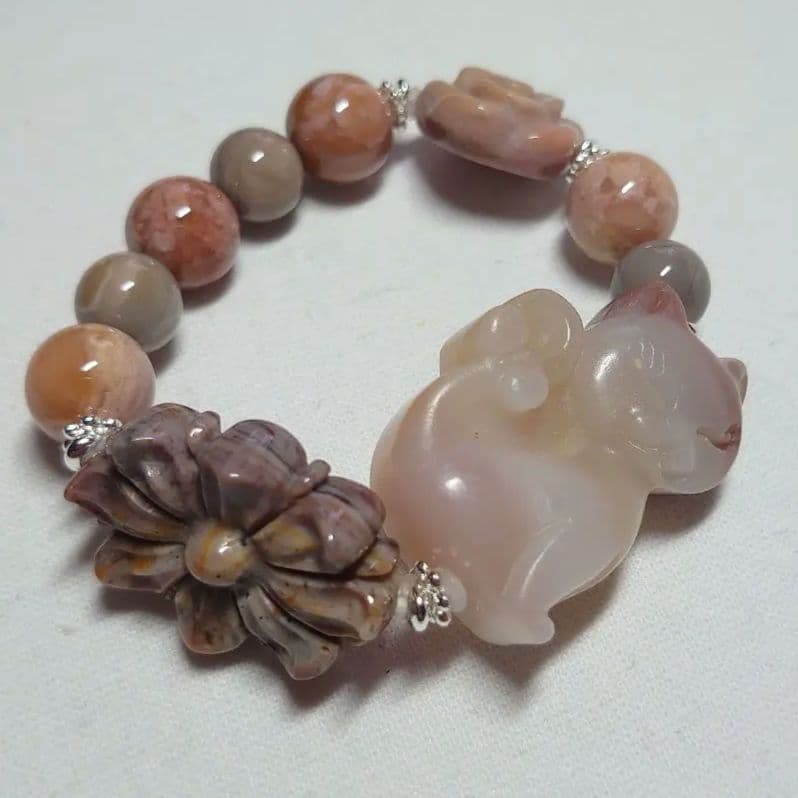 くすみカラー猫！可愛い！オンリーワン！ピンクカルサイト ブレスレット　素敵な逸品