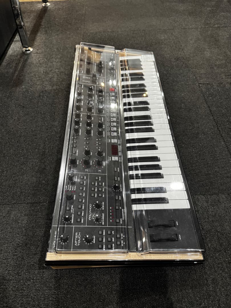 SEQUENTIAL Trigon-6 アナログシンセサイザー