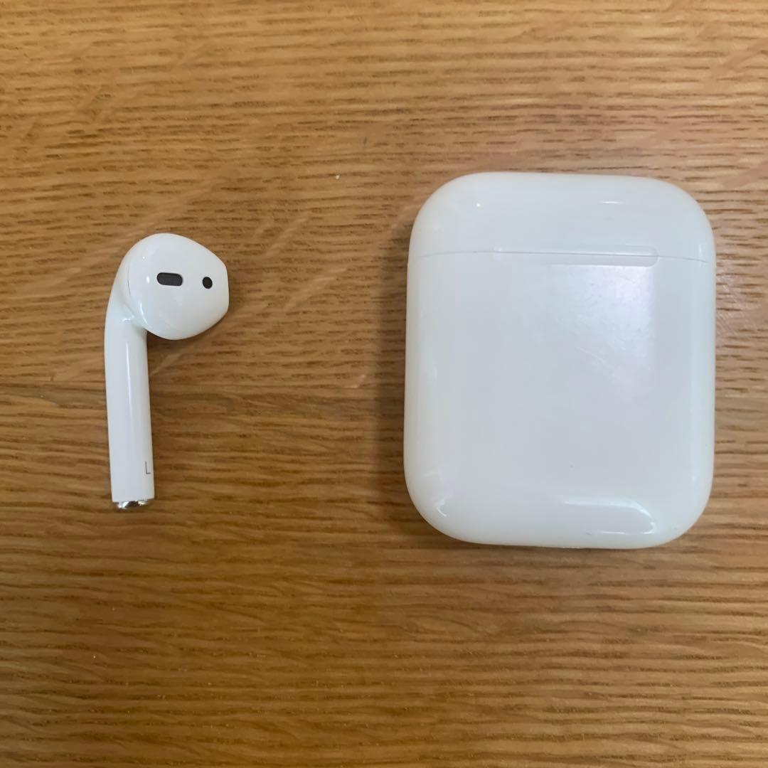 Apple AirPods第2世代 MV7N2J/A中古品. 左耳　充電ケース